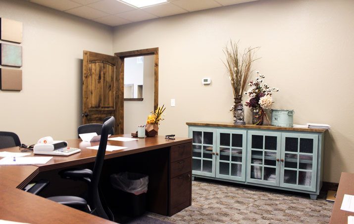 office features wrap around desk and blue credenza